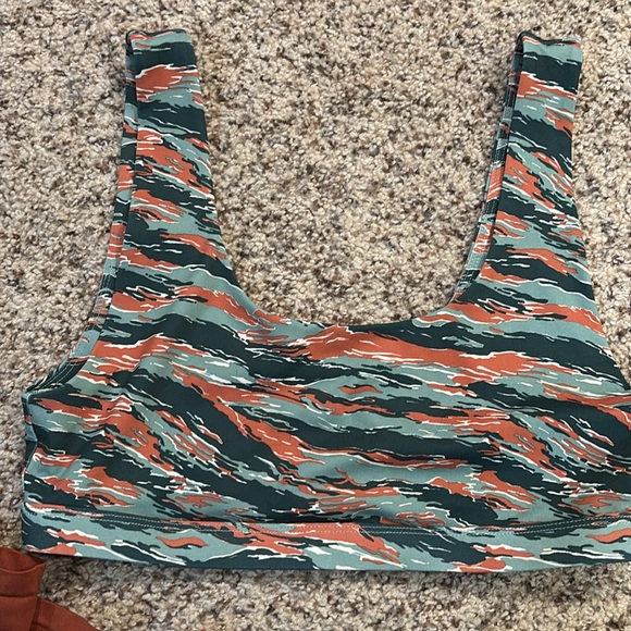 Fabletics leggings and sports bra - Picture 2 of 6